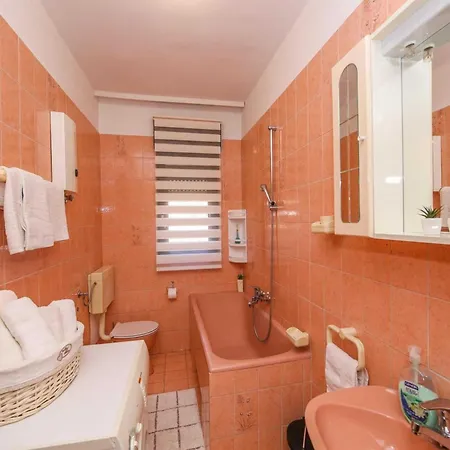 Daire Kosor - Three Bedroom With Terrace And Sea View Kastela