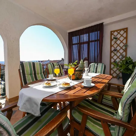 Daire Kosor - Three Bedroom With Terrace And Sea View Kastela